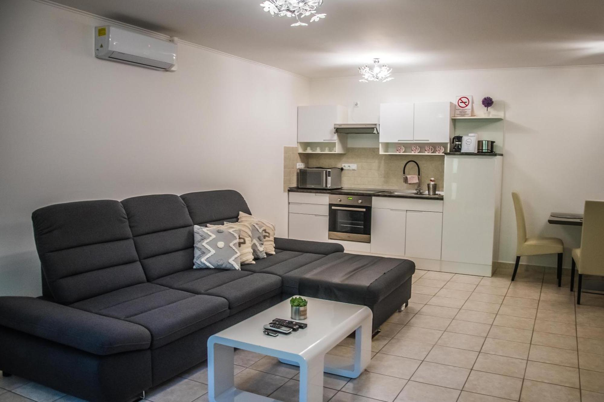 Ferienwohnung Apartman Garden Cserkeszőlő Exterior foto